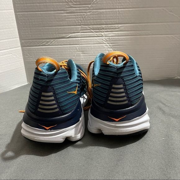 Athletic_Shoes